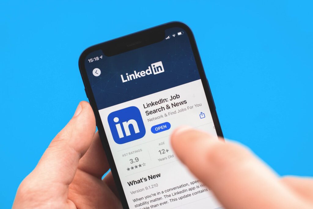 Expert Tips to Optimize Your LinkedIn Profile